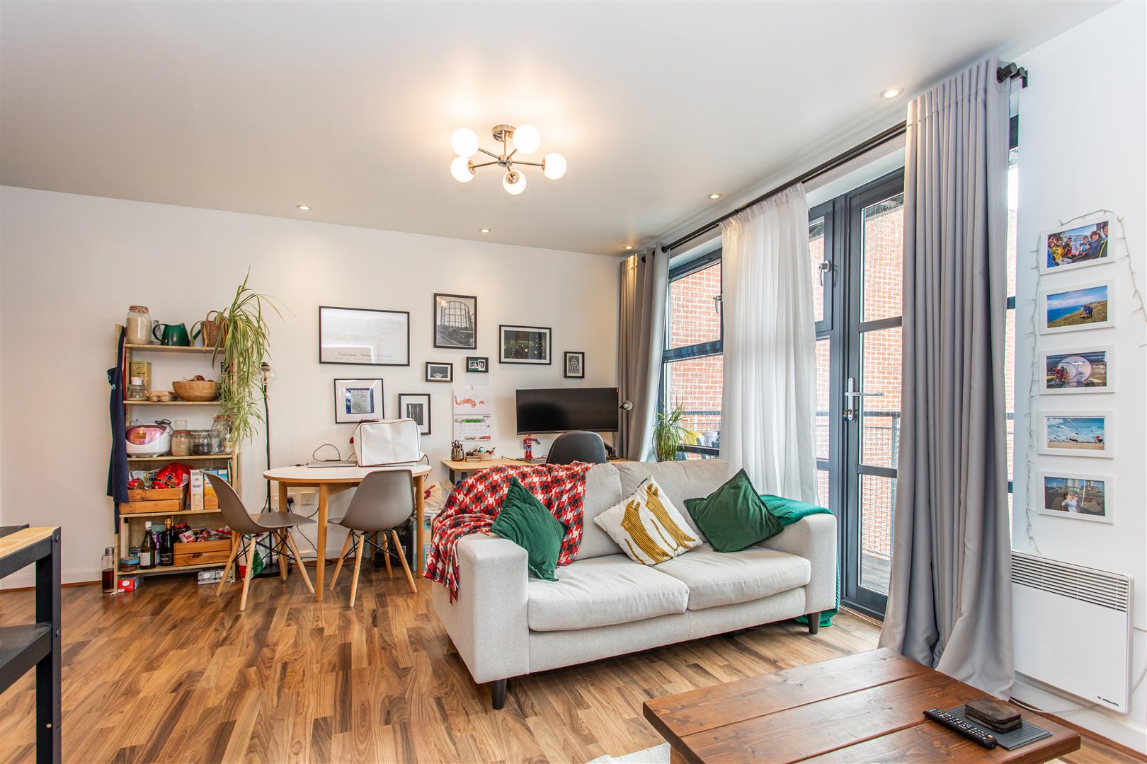 1 bed property in Copenhagen Place, Limehouse